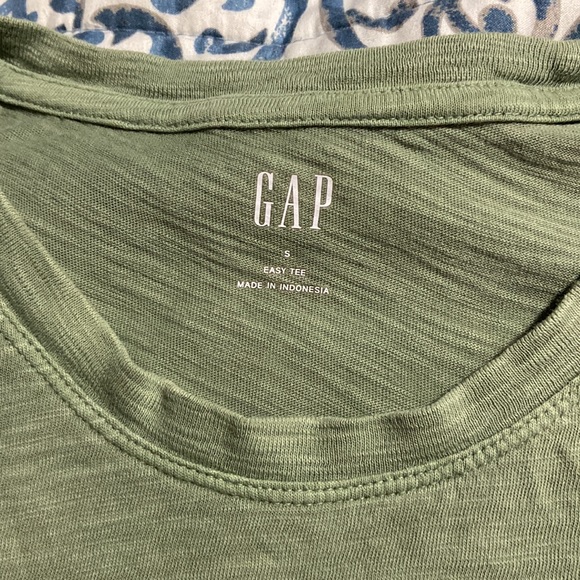 GAP Easy Tee. Like New! Size Small. Sage green - Picture 4 of 5